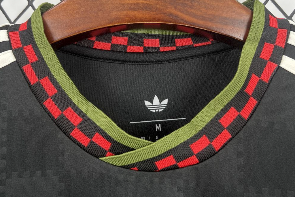 Bayern Munich Black Heritage Jersey – Fan Edition 2025/2026