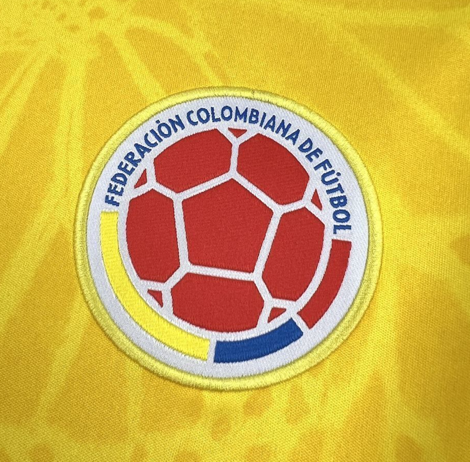 Colombia Home Jersey – La Piel de un País que Nunca Deja de Soñar