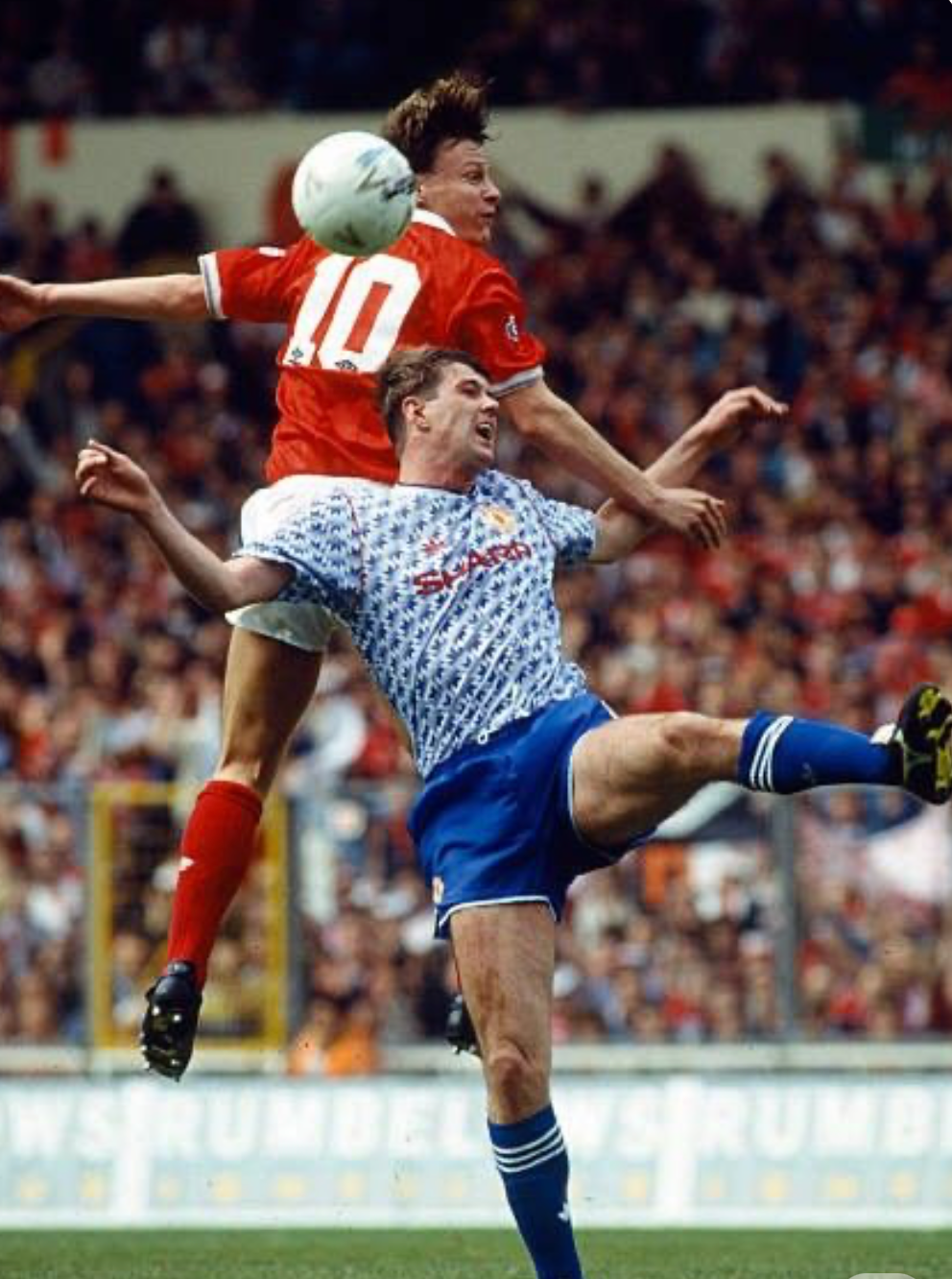 Manchester United Away Jersey 1990–92 | A Classic of Football History