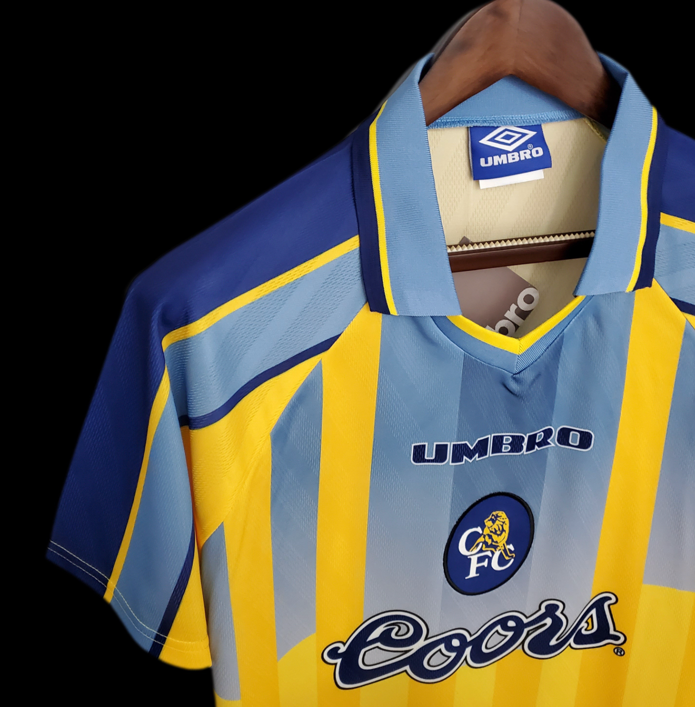 Chelsea Away 1995–1997 – London Grit in Gold